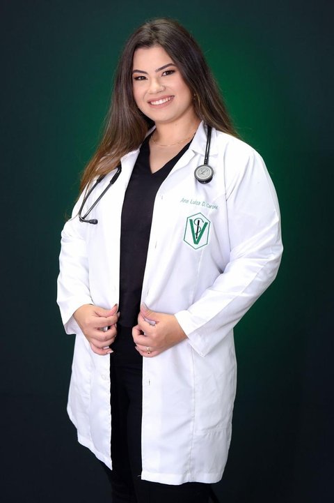 Dra. Ana Luiza — Veterinária Clínica e Dermatologista